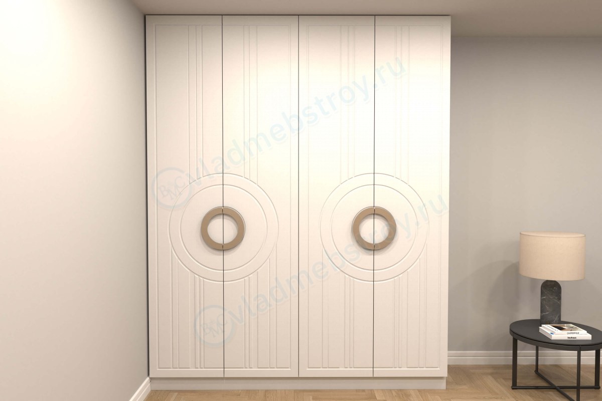 Белый глянцевый фасад распашного шкафа