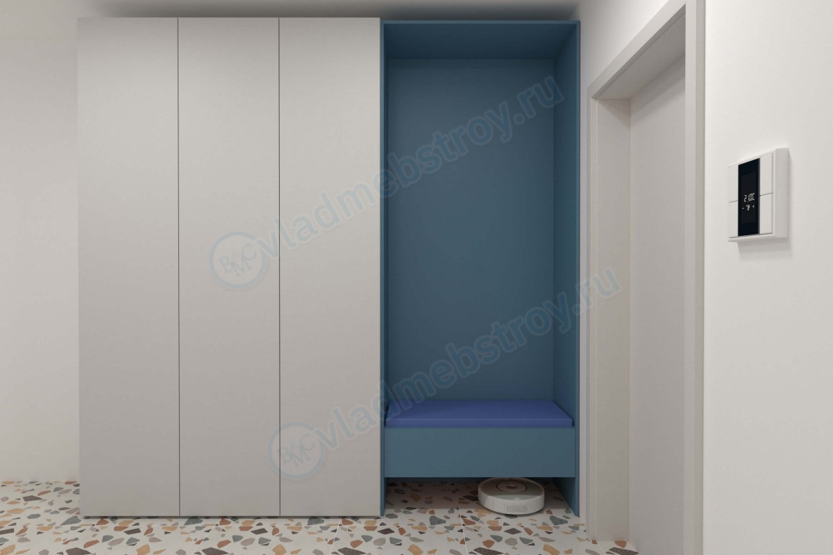 Синий цвет в прихожей