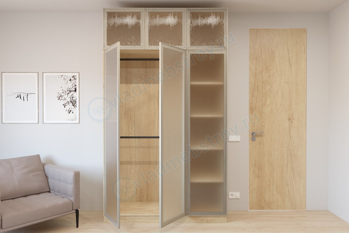 Шкаф со стеклянными дверцами