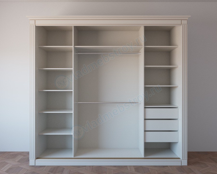 Классический шкаф-купе с фасадами с патиной