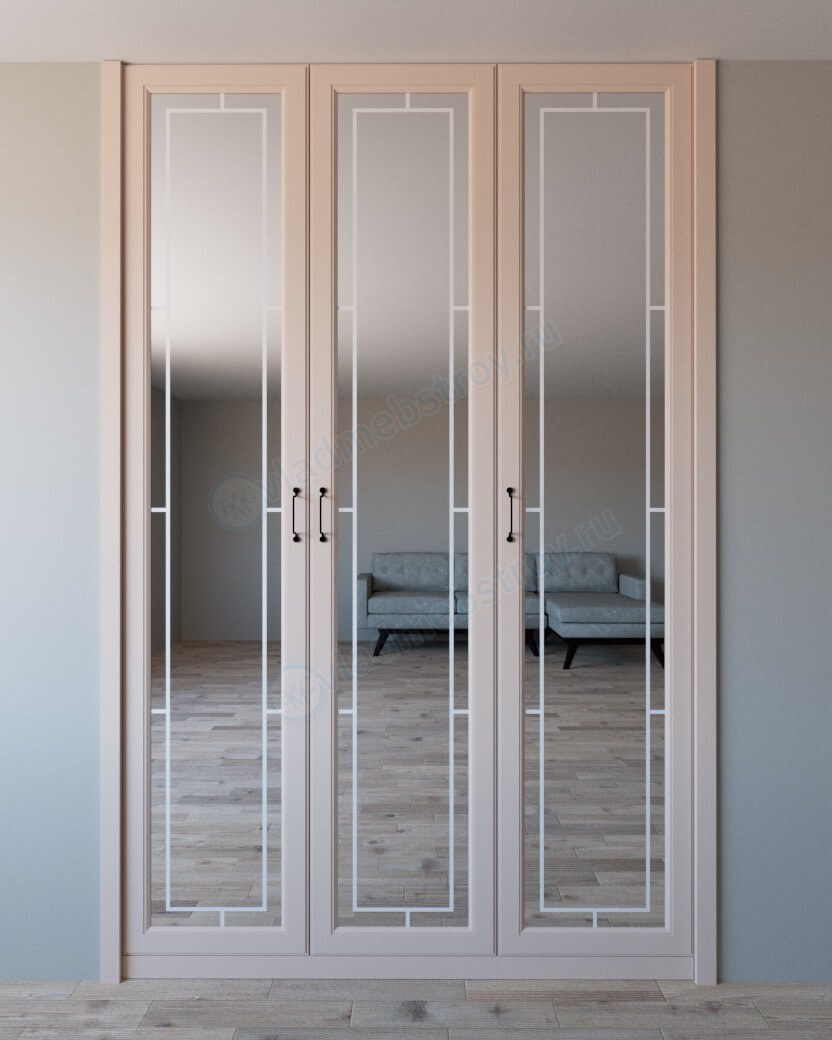 Фасады шкафа с зеркалом и пескоструйным рисунком