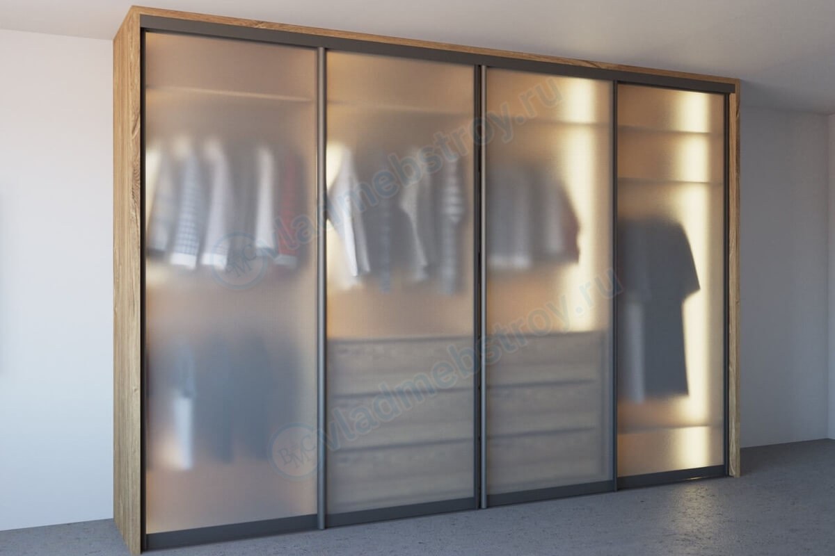 Шкаф-купе со стеклянными створками