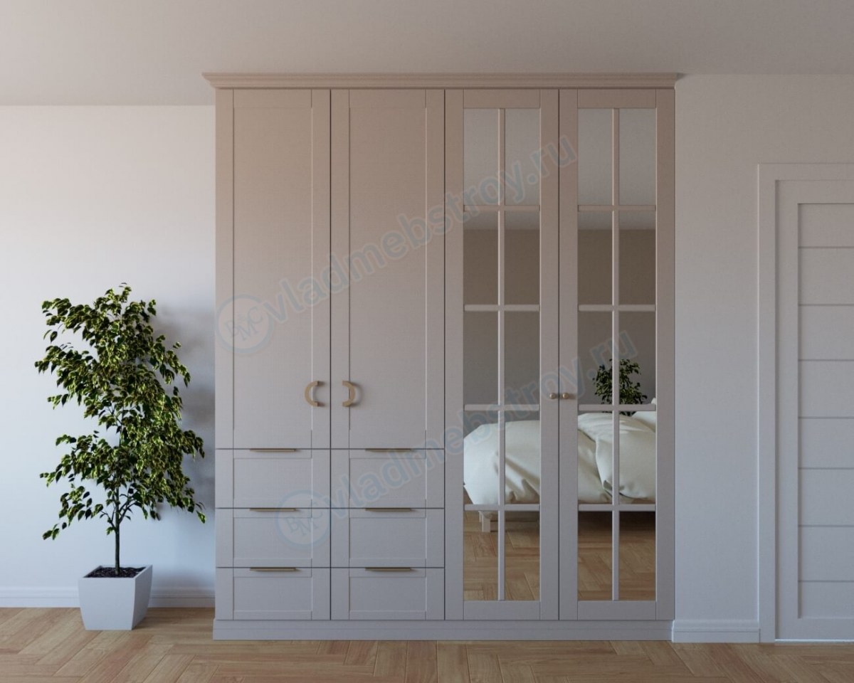 Бежевый шкаф в классическом дизайне с зеркалами фото