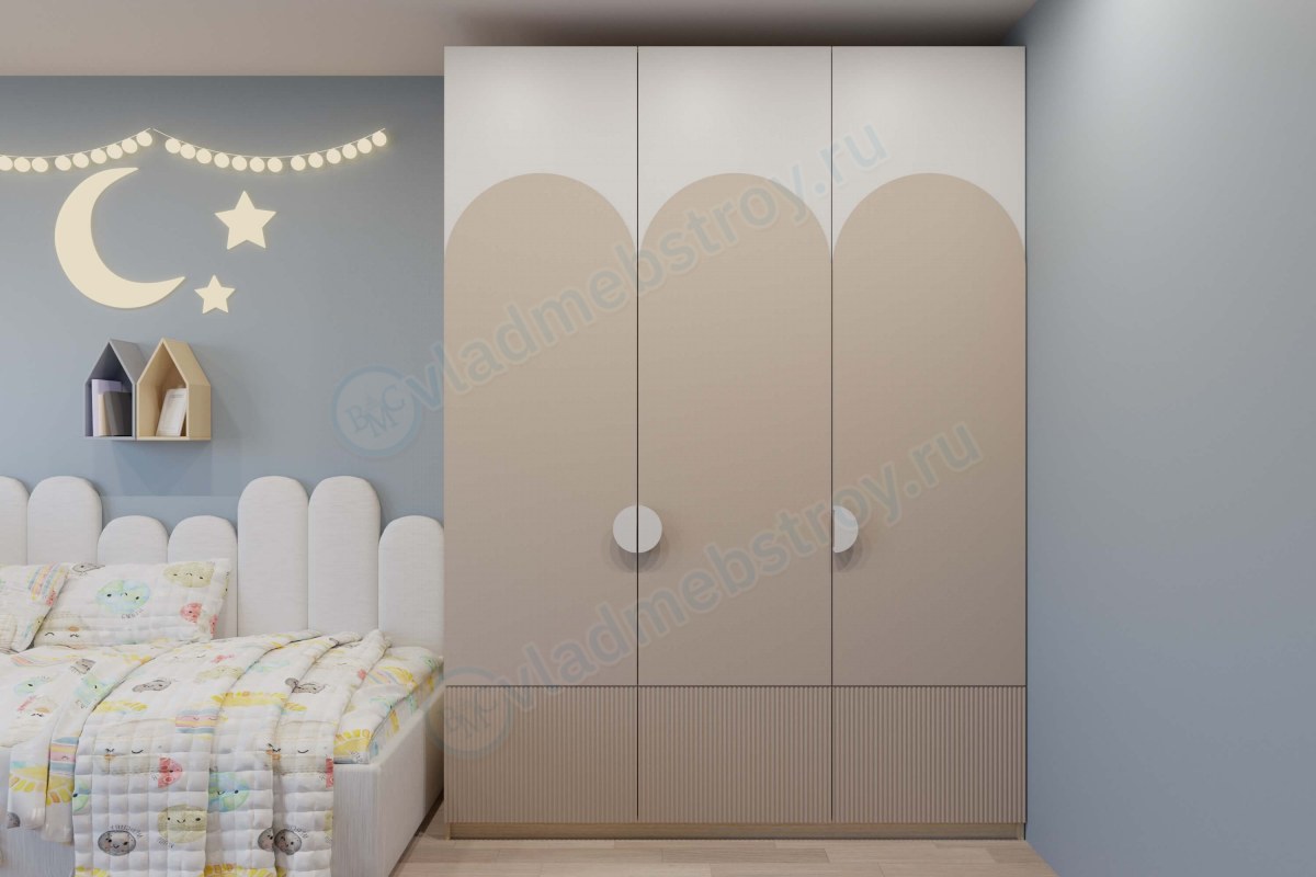 Бежевый шкаф в детскую спальню