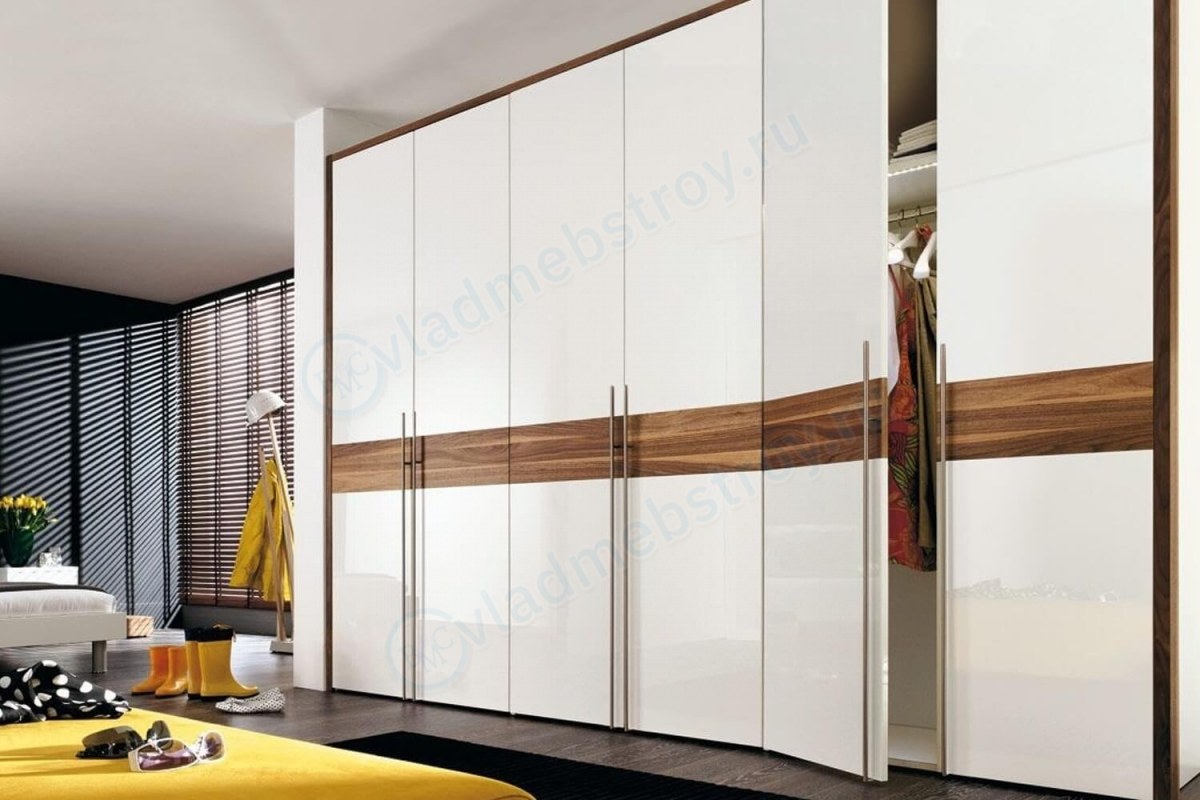 Широкий распашной шкаф 4 фото
