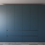Широкий шкаф синего цвета фото