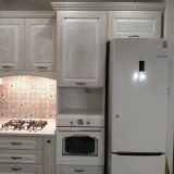 Белая шпонированная кухня фото
