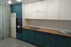 Бело-синяя кухня с фрезеровкой фото