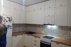 Классическая кухня со шкафам без стекла