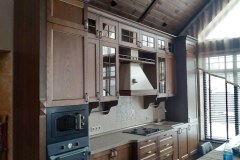 Кухня с фасадами из массива дерева фото