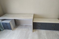 Небольшой стол на мансарду