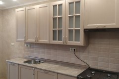 Бежевая классическая кухня во Владимире