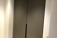 Встроенный современный шкаф