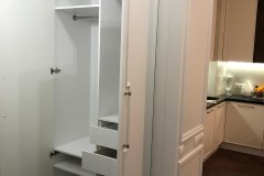 Шкаф из комплекта мебели для квартиры