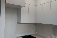 Кухня под потолок с подсветкой 