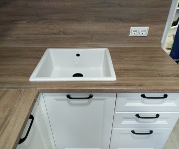 Раковина на кухне фото