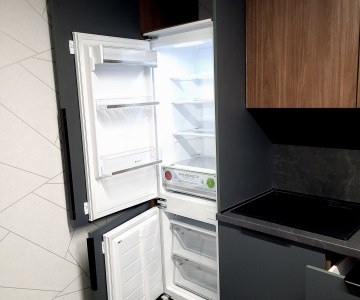 Встроенный холодильник
