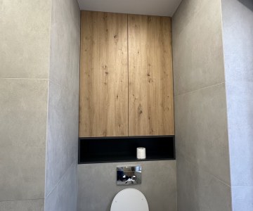 Полка из ЛДСП в туалете