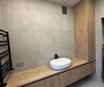 Подвесная тумба в ванной 