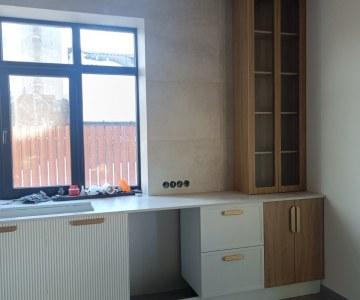 Роскошная П-образная кухня в классическом стиле