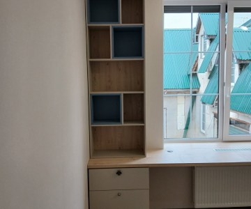 Рабочее пространство рядом с окном