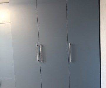 Удобный и вместительный шкаф в комплекте