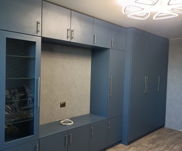 Большая стенка во всю стену