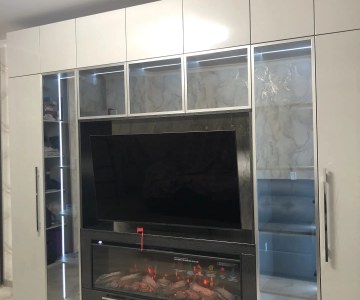 Стенка с тумбой для камина Стенка с тумбой для камина фото
