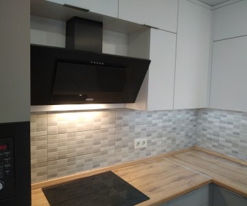 Кухня с фасадами из МДФ с цветной пленкой