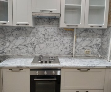 Компактная кухня с техникой под ключ