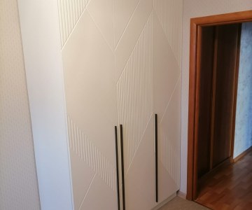 Готовый вариант шкаф Йен в белом цвете