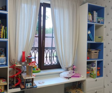 Мебель для детской - стол и шкафы в одном стиле