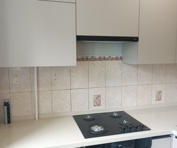 Кухня с раковиной подстольного монтажа