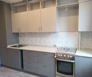 недорогая светлая кухня 