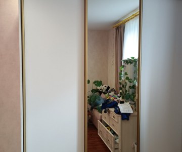 Классический шкаф купе с зеркалом 