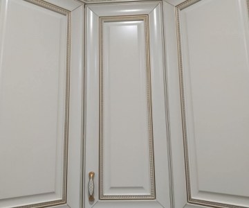 Шкаф с патиной белое золото фото