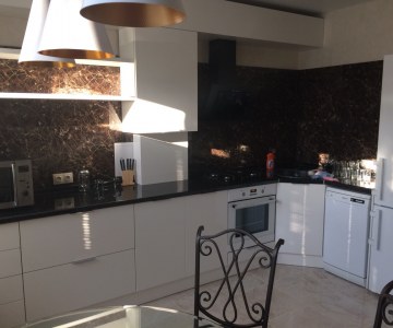 Кухня с фасадами из эмали на заказ