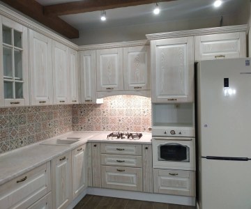 Кухня с фасадом из шпона фото