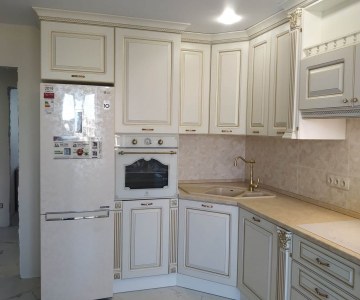 Дорогая белая кухня классика фото