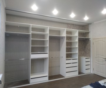 Большой шкаф-купе на всю комнату