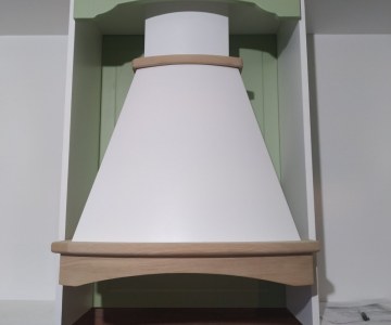 Вытяжка для классической кухни фото