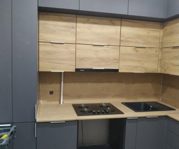 Кухня в серых графитовых тонах фото