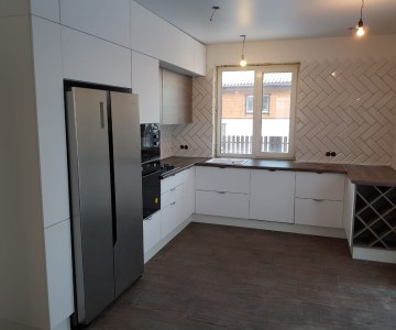 П-образная кухня с фасадами из МДФ под пленкой ПВХ фото