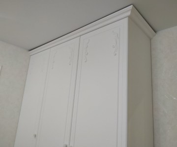 Фасады шкафа из МДФ под пленкой ПВХ с лепниной Фасады шкафа из МДФ под пленкой ПВХ с лепниной фото