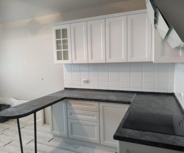 Кухня с ящиками без ручек (фото)