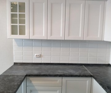 Кухня классическая с карнизом фото