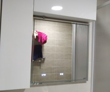 Шкафчик в ванной комнате фото