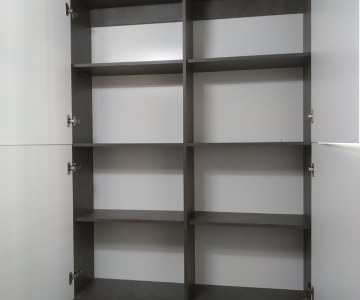 Распашной шкаф фото (открытые двери)