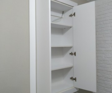 Еще один распашной встроенный шкаф фото