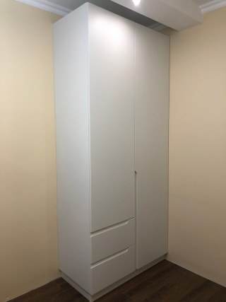 Шкаф с интегрированными ручками на заказ